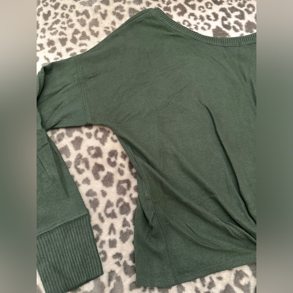 Abercrombie & Fitch Soft Wide Neck Tie Front Top in Green Size Medium - Picture 11 of 16